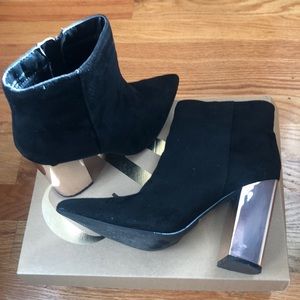 Black size 7 booties